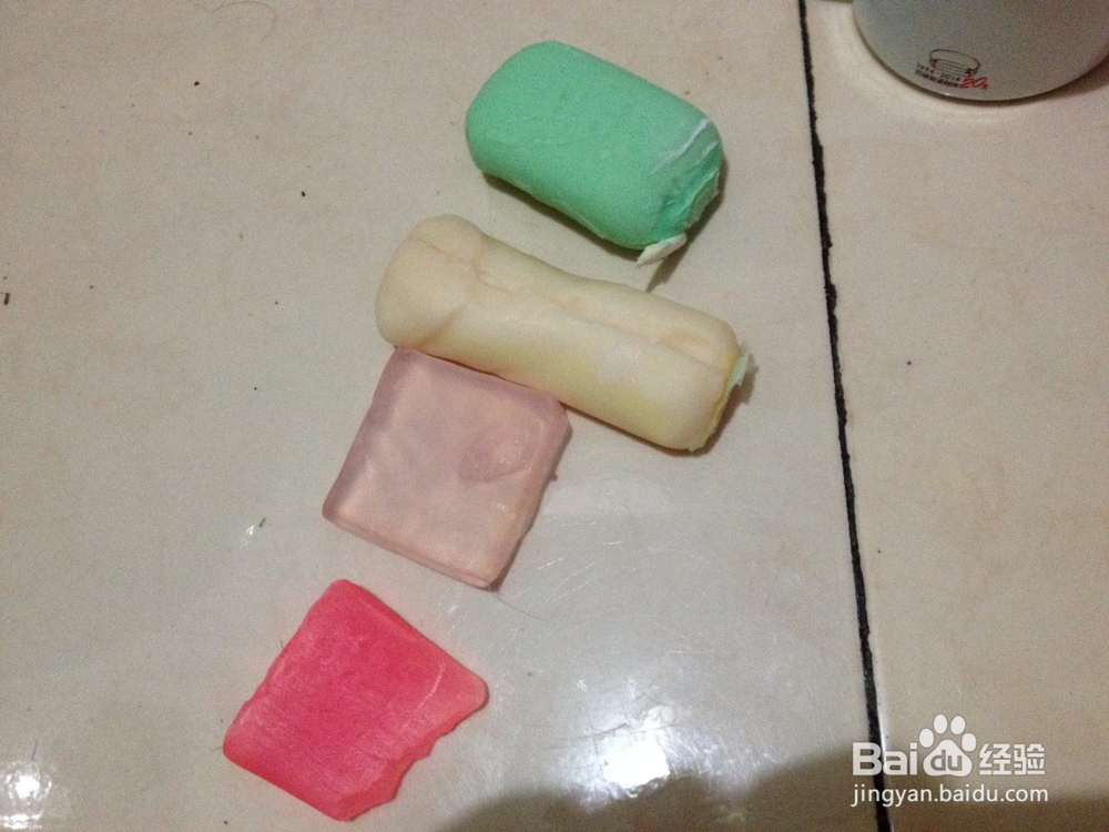 用洗衣机洗衣服的时候可以把香皂作为洗衣液使用