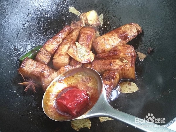 制作红烧肉熏蛋