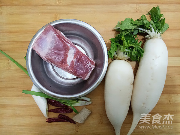 五花肉烧萝卜