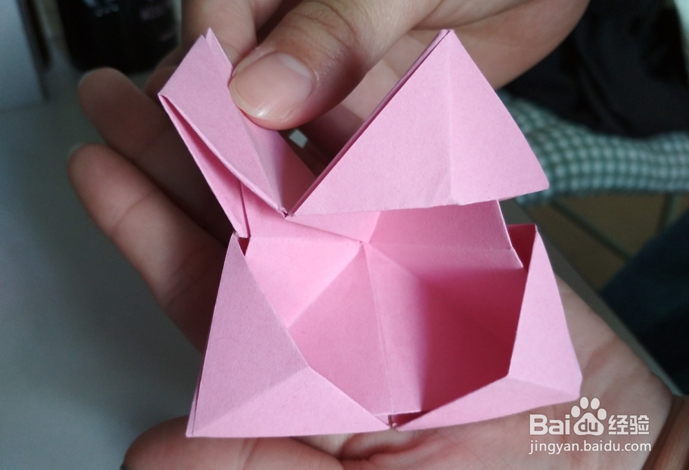 如何用彩纸折出爱心