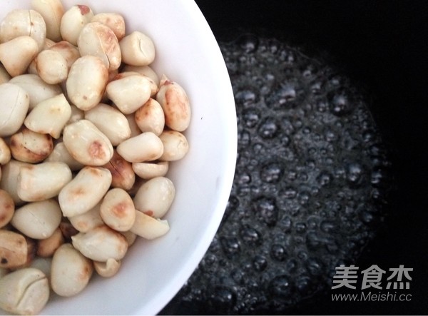 挂霜花生的做法