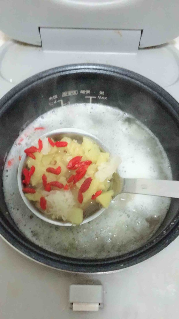 菠萝银耳小米粥