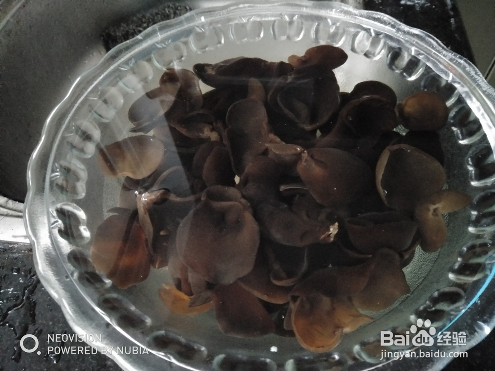 泡发木耳过水焯方法