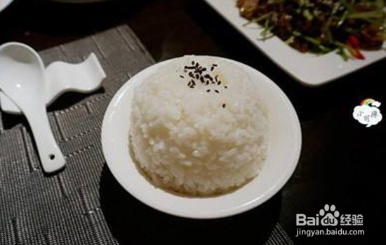 吃黑米粥是不是会长胖呢适当吃黑米瘦身效果佳呢