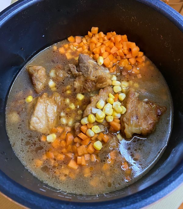 电饭煲快手排骨焖饭