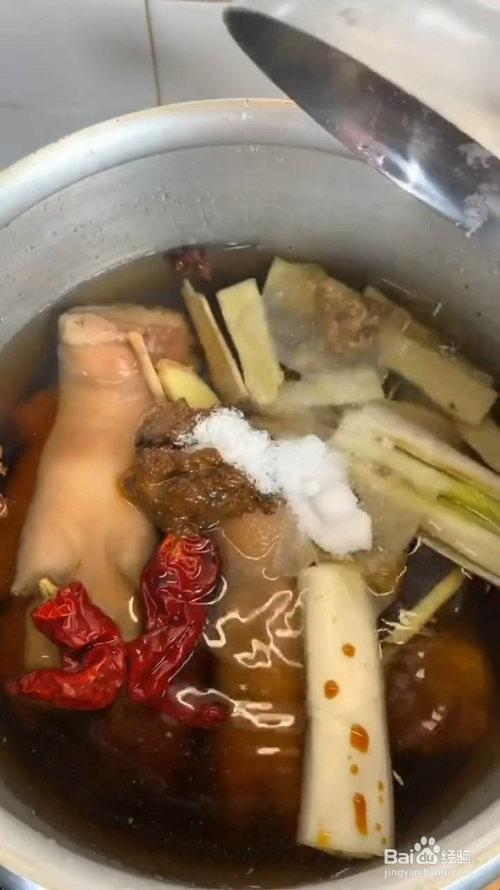 如何制作美味的家常酱猪蹄