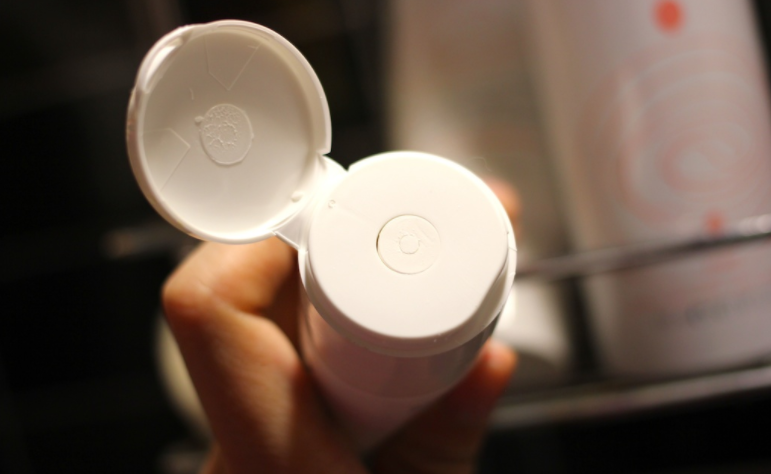 雅漾面霜瓶盖怎么开