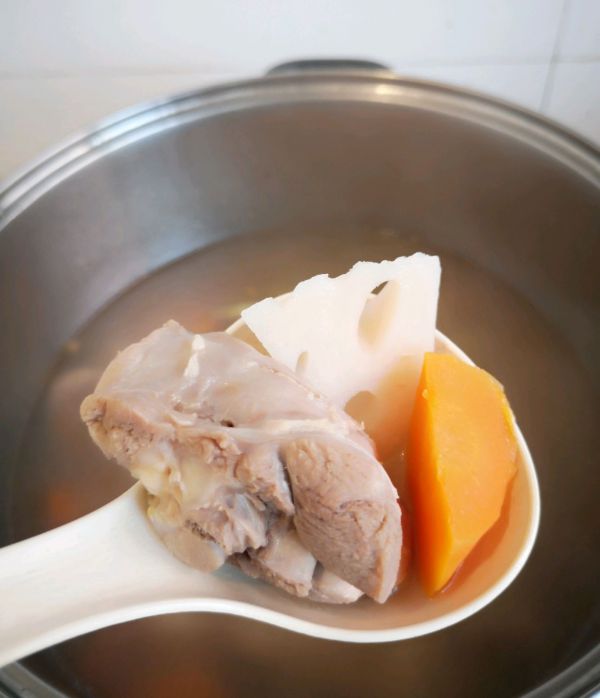 莲藕胡萝卜老鸭汤