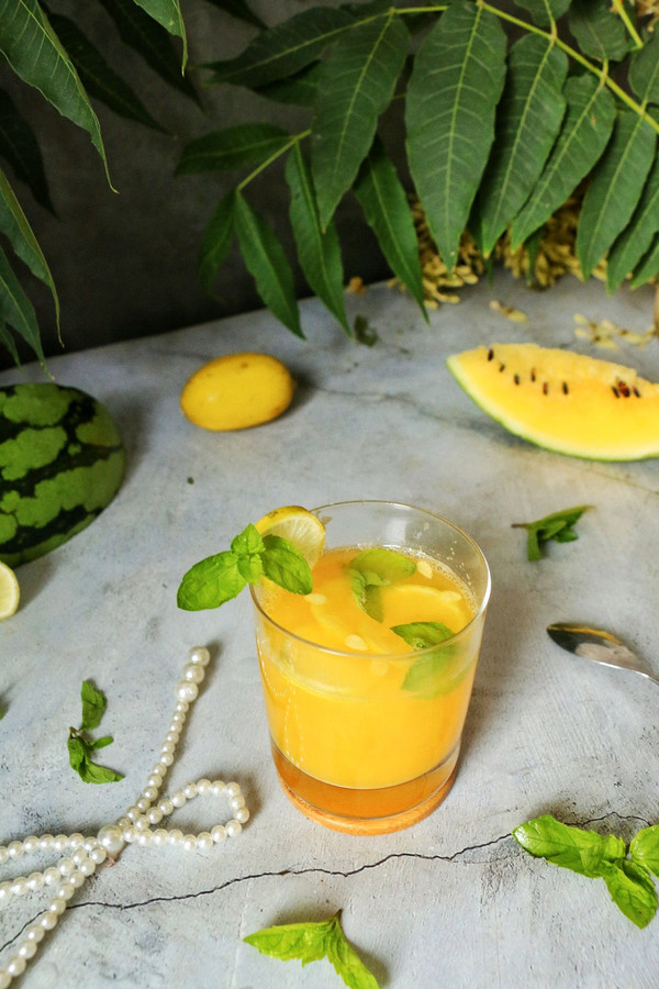 黄西瓜柠檬薄荷饮