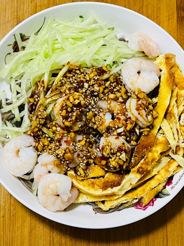 凉拌虾仁荞麦面