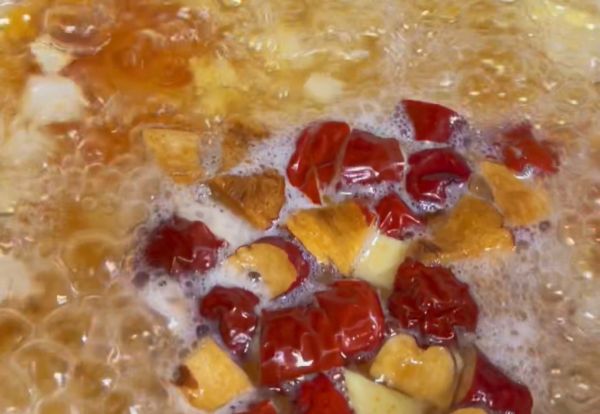 桃胶雪燕皂角米羹