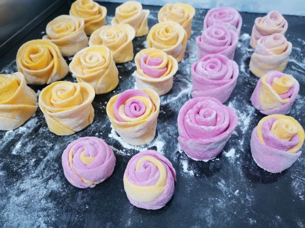 七彩玫瑰花馒头