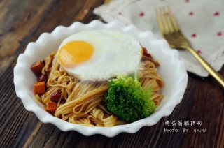 鸡蛋酱醋拌面省时又好吃