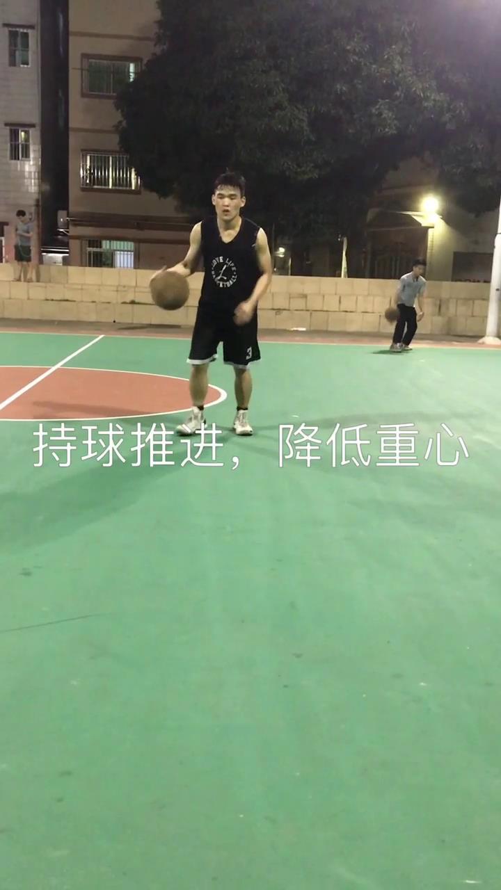 怎么运球轻松过人