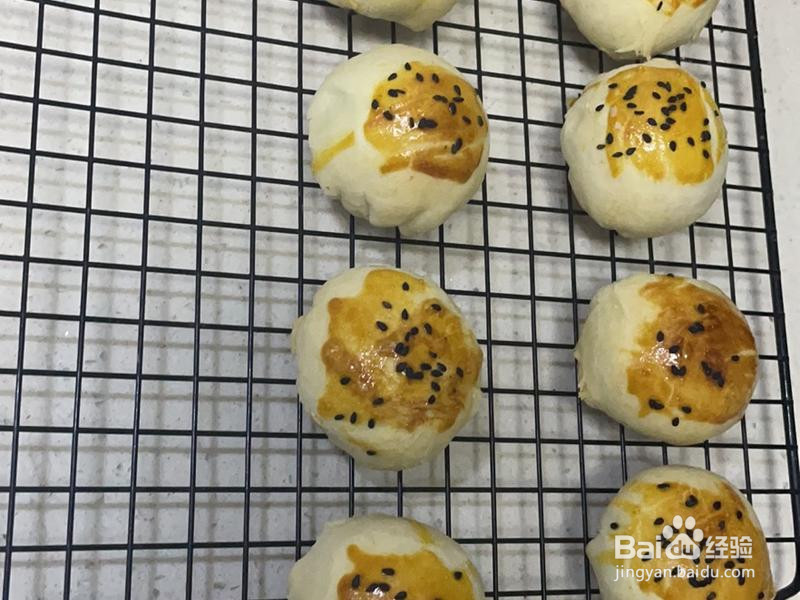 蛋黄酥新手一次成功的做法