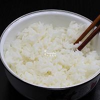 怎样制作清香罗勒虾仁炒饭
