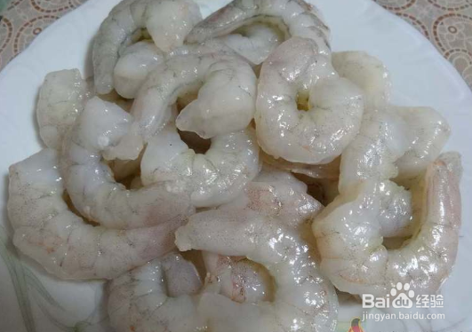 鲜虾如何去除泥线?