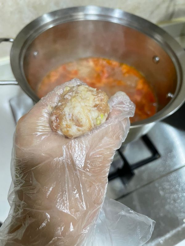 西红柿黄瓜肉丸汤