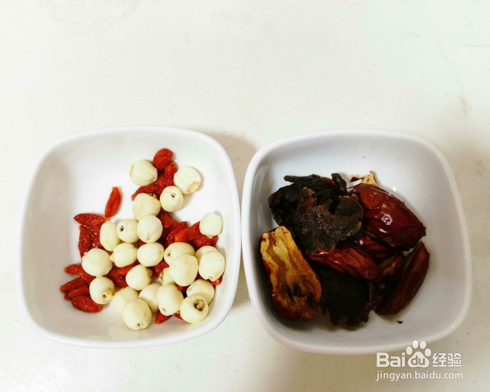 好吃不腻的银耳莲子羹