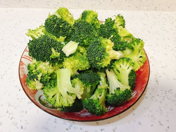 蒜蓉西兰花炒虾仁