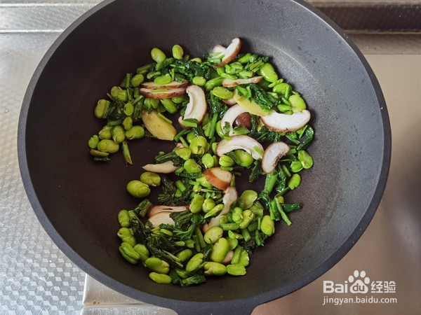 雪里蕻笋片香菇炒豆瓣