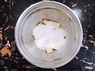 Hello kitty饼干草莓塔怎么做？