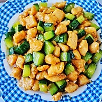 减脂餐黄瓜炒鸡丁好吃不胖