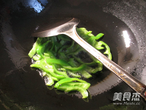 尖椒韭菜芽炒猪肚