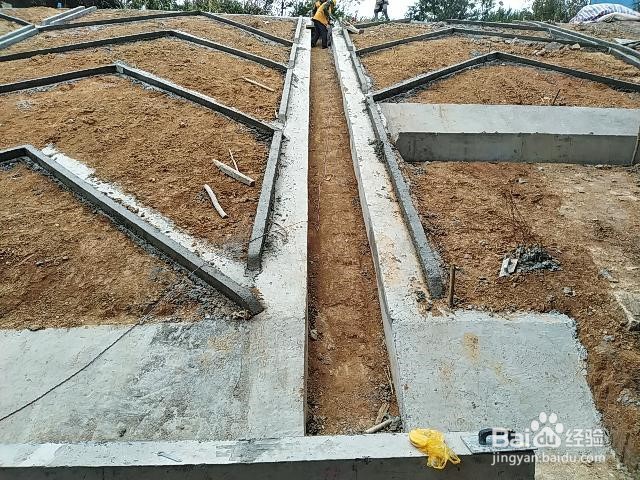 工程施工钢柱安装应符合哪些规定？