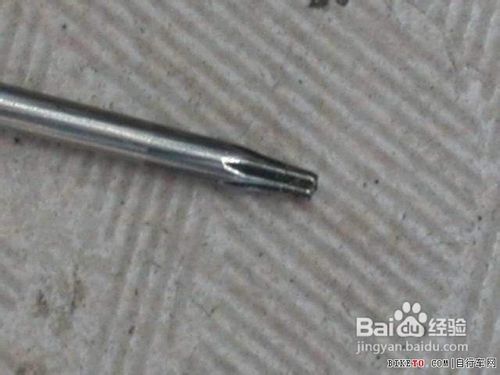 如何取出断螺丝