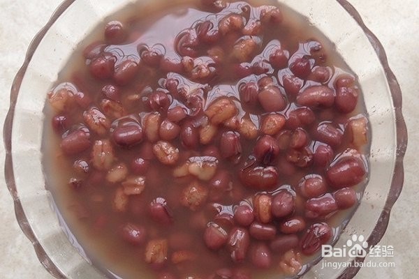 今天教大家做薏米红豆粥
