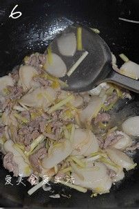 江南人最钟爱的年糕吃法－－韭黄肉丝炒年