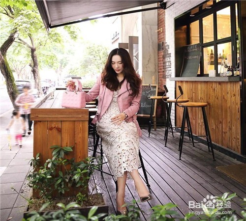 秋季怎样用皮衣搭出多种风格