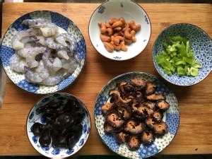 怎么制作海参虾仁海鲜杂炒