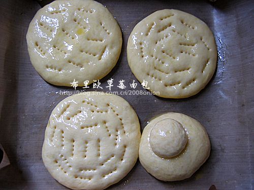 布里欧草莓面包