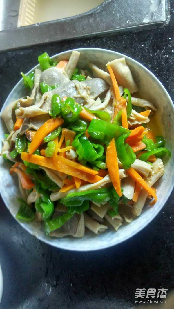 青椒炒鹅肠的做法