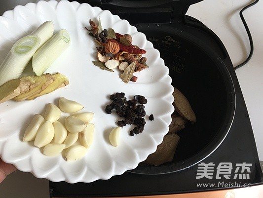 豆豉焖翅中的做法