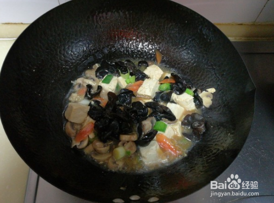 木耳口蘑熘豆腐的制作方法