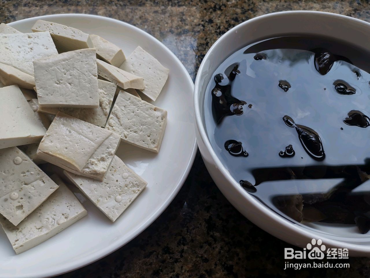 蒜子瓦块鱼炖豆腐的做法