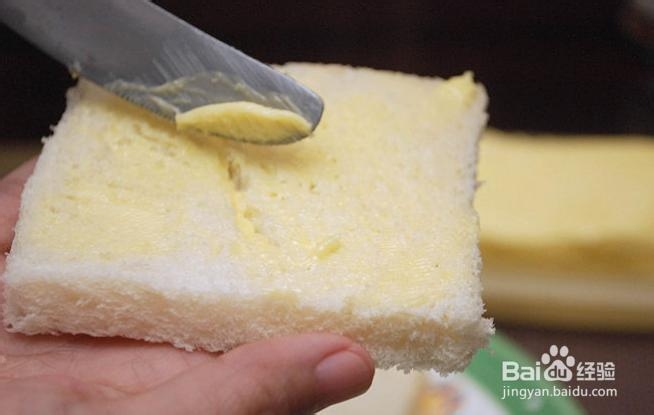 用切片面包制作肉桂卷