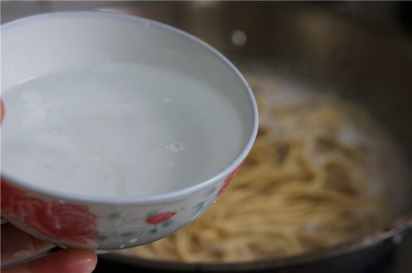 榨菜牛肉胡萝卜面