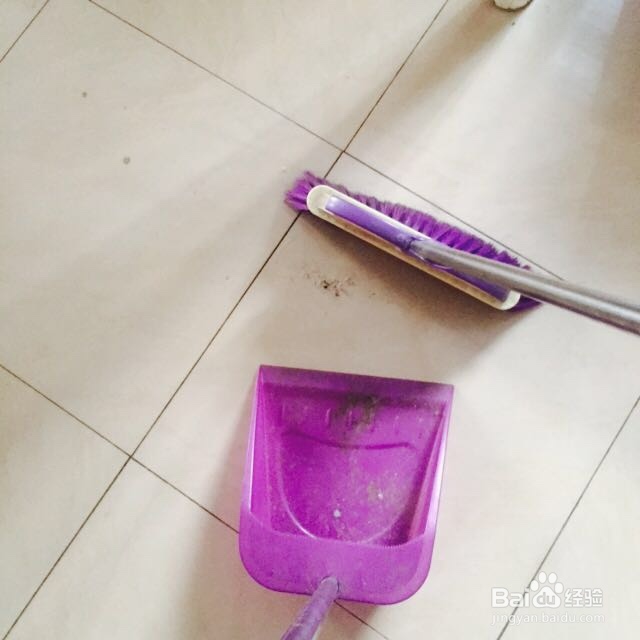 在家里如何使用吸尘器拖地