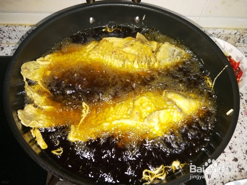 怎么做红烧鲫鱼(让鱼皮更加美味的做法)