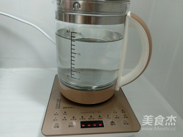 雪梨银耳羹的做法