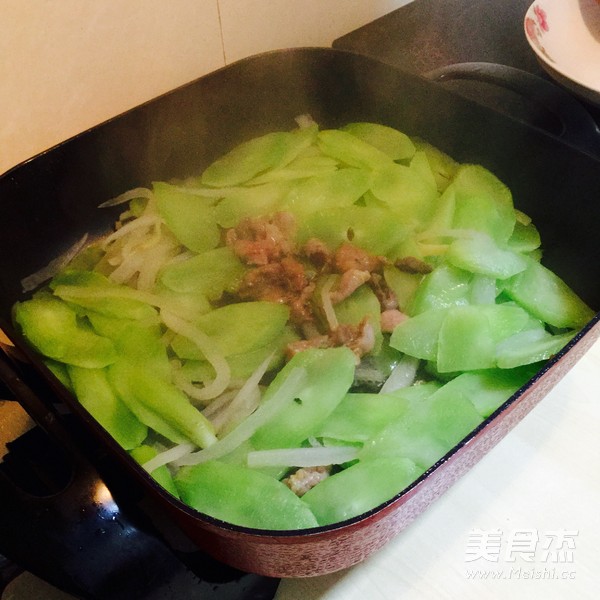 肉片炒莴笋的做法
