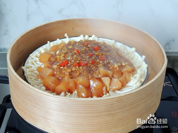如何制作蒜蓉金针菇蒸鸡胸肉