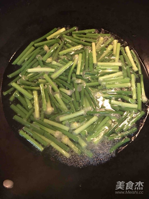 蒜薹炒肉的做法