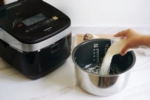 麻油炖鸡粥的做法