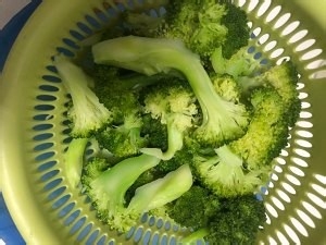 食补养生凉拌西兰花的做法