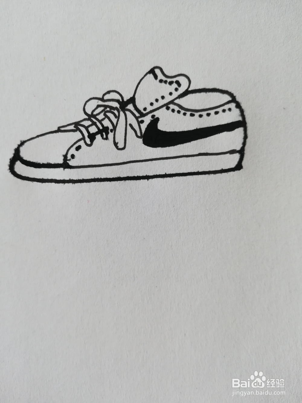 怎么画耐克鞋简笔画，耐克鞋简笔画